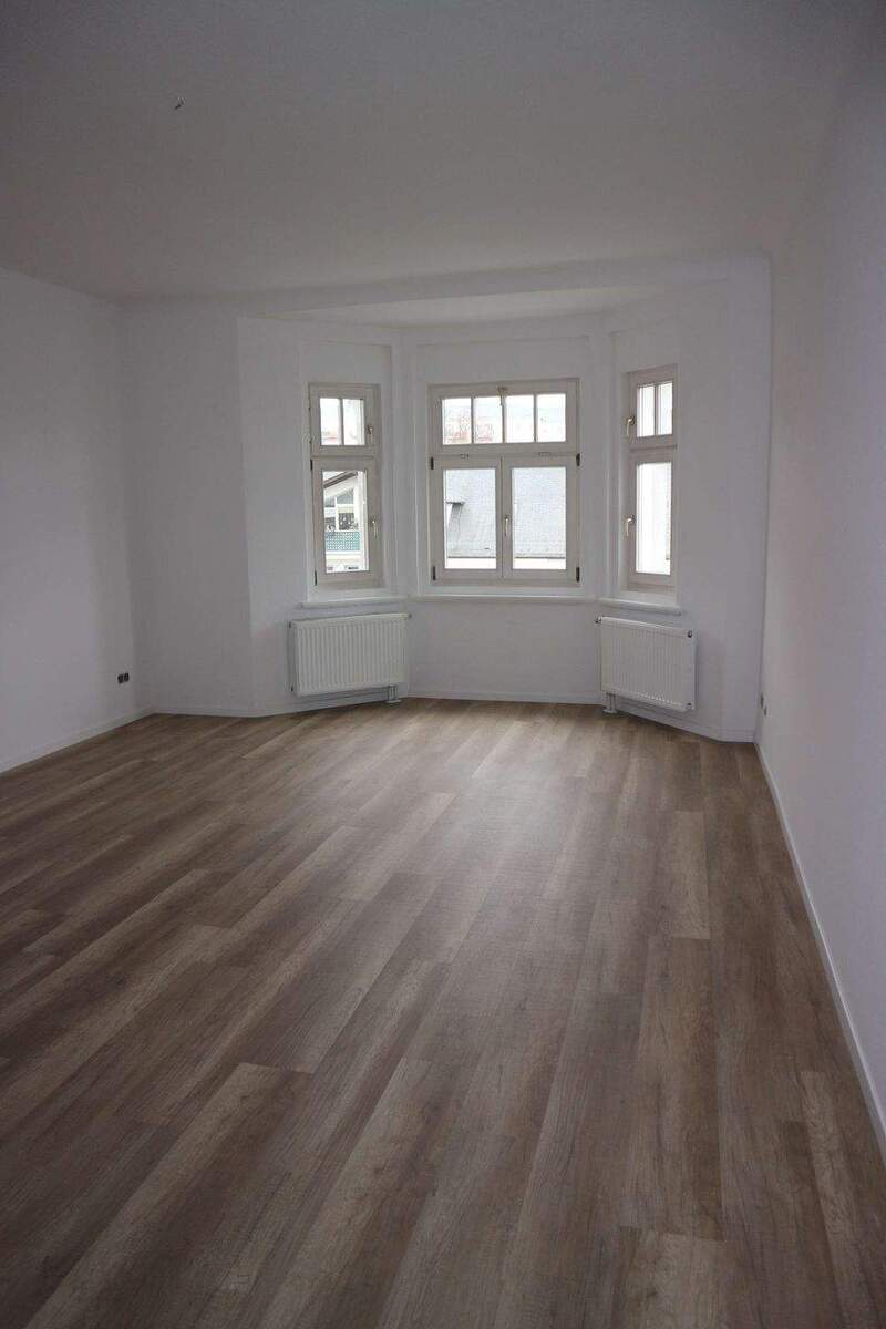 Heimkommen und Wohlfühlen* neu saniert* im Dachgeschoss ! 3 zimmer