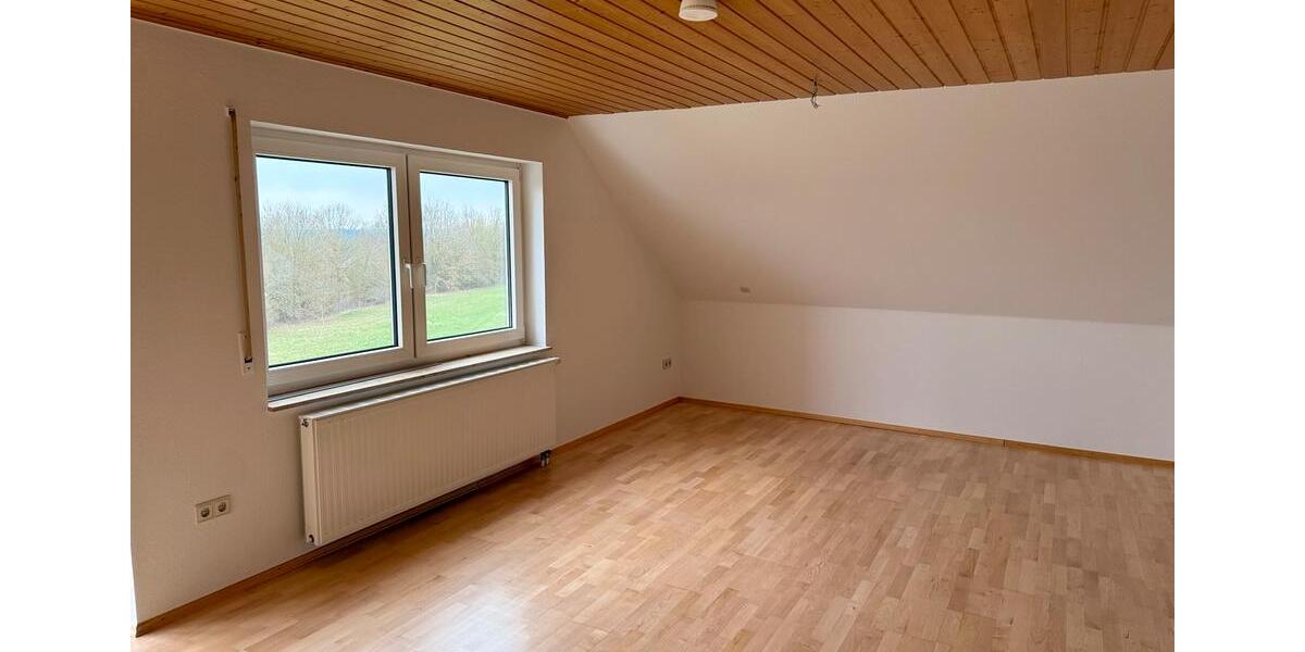 Dachgeschoßwohnung Feuchtwangen - 3 Zimmer, 82 m&sup2;, 700&euro; | Angebot:26047291