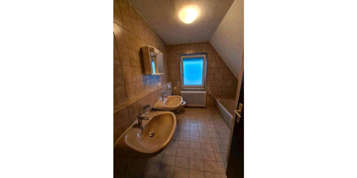 Dachgeschoßwohnung Obrigheim - 3.5 Zimmer, 108 m&sup2;, 1.100&euro; | Angebot:25928793