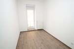 kleine 4-Zi-Whg mit BALKON- Laminat, separate Küche, Wanne+Dusche 4 zimmer