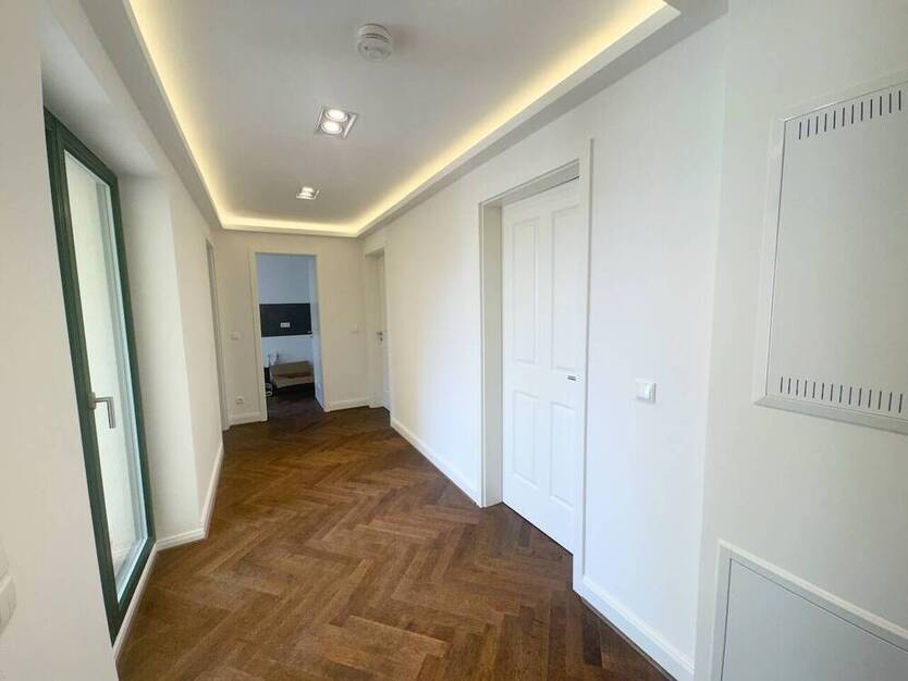 3,2,1.....! * Erstbezug * dunkles Parkett * Loggia * Fußbodenheizung * Tageslichtbad * LED-Licht