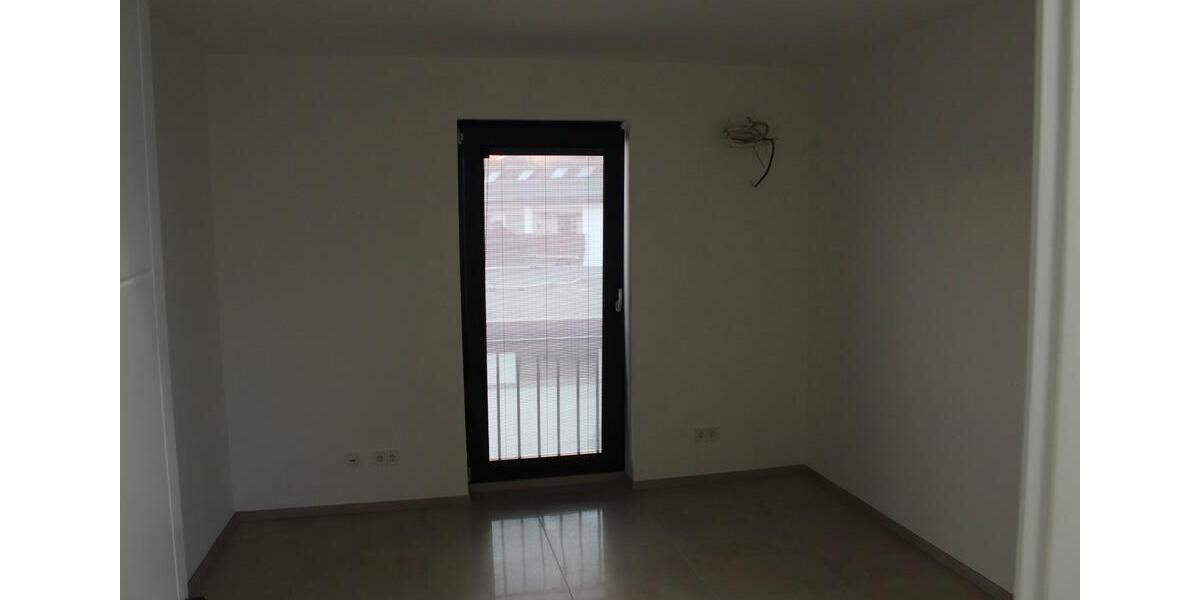 Etagenwohnung Rüsselsheim am Main - 3 Zimmer, 97 m&sup2;, 1.600&euro; | Angebot:26442716