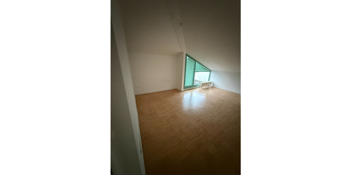 Etagenwohnung Hofheim am Taunus - 3 Zimmer, 120 m&sup2;, 1.200&euro; | Angebot:25544452