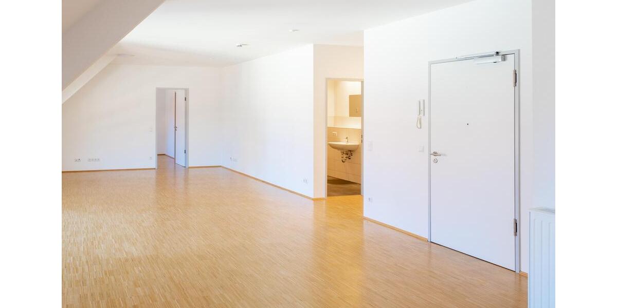 Dachgeschoßwohnung Villingen-Schwenningen Schwenningen - 2 Zimmer, 101 m&sup2;, 960&euro; | Angebot:25365437