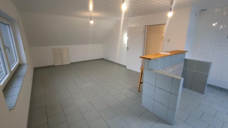 Dachgeschoßwohnung Troisdorf Altenrath - 2.5 Zimmer, 93 m&sup2;, 880&euro; | Angebot:25962569