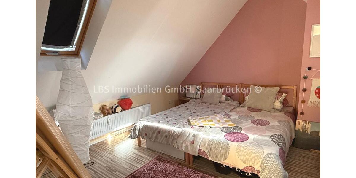 Etagenwohnung Saarbrücken Neue Bremm - 4 Zimmer, 102 m&sup2;, 950&euro; | Angebot:25973503
