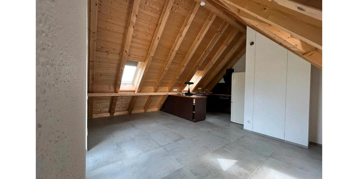 Dachgeschoßwohnung Finning - 3 Zimmer, 67 m&sup2;, 1.220&euro; | Angebot:26422266