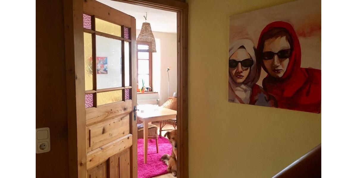 Geräumiges Dachgeschoss in tierfreundlichem Haus mit Garten 1 zimmer