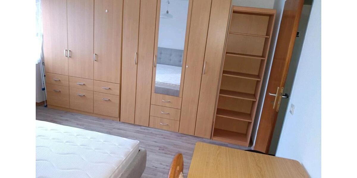 Wohnen auf Zeit Spaichingen - 3 Zimmer, 98 m&sup2;, 1.300&euro; | Angebot:26123165
