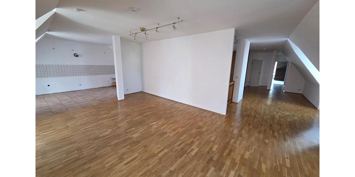 Dachgeschoßwohnung Erfurt - 2 Zimmer, 128 m&sup2;, 1.200&euro; | Angebot:26492734