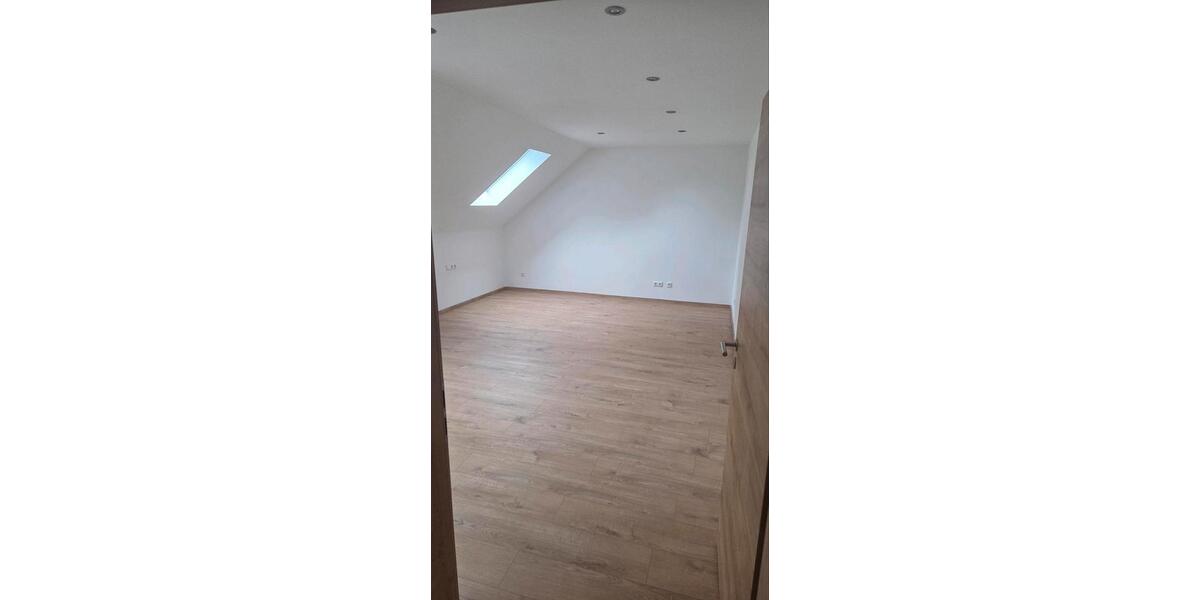Dachgeschoßwohnung Hemau - 3 Zimmer, 120 m&sup2;, 960&euro; | Angebot:26565020