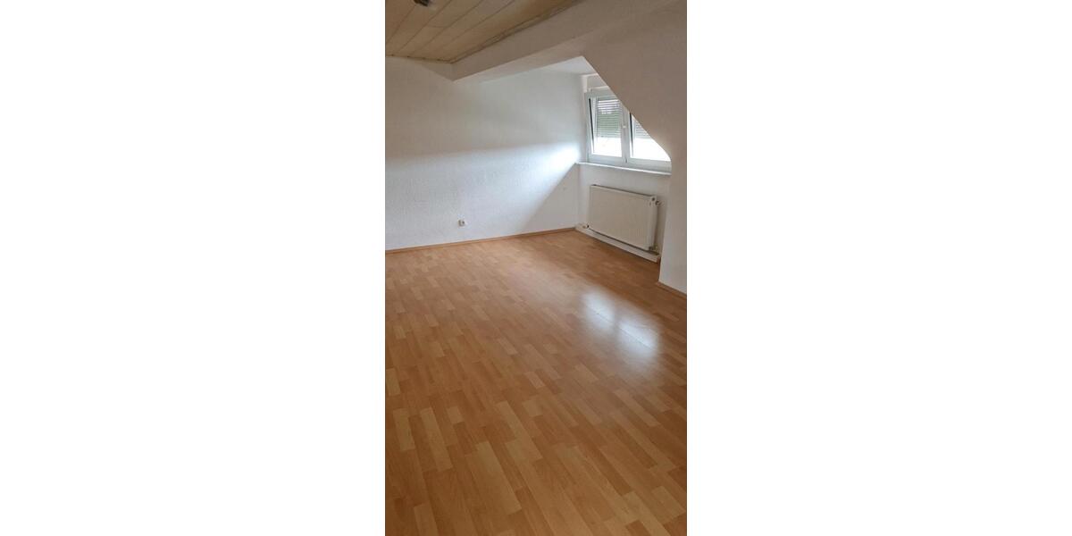 Dachgeschoßwohnung Forchheim - 3 Zimmer, 75 m&sup2;, 800&euro; | Angebot:25711972
