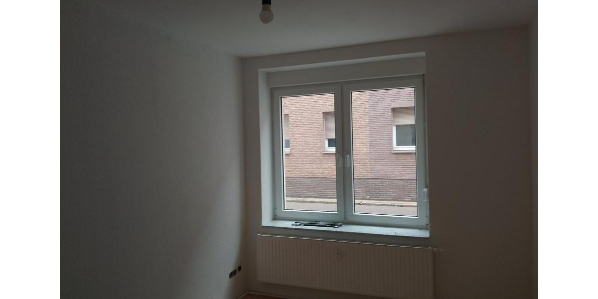 Erdgeschoßwohnung Werdau - 4 Zimmer, 95 m&sup2;, 740&euro; | Angebot:25042195