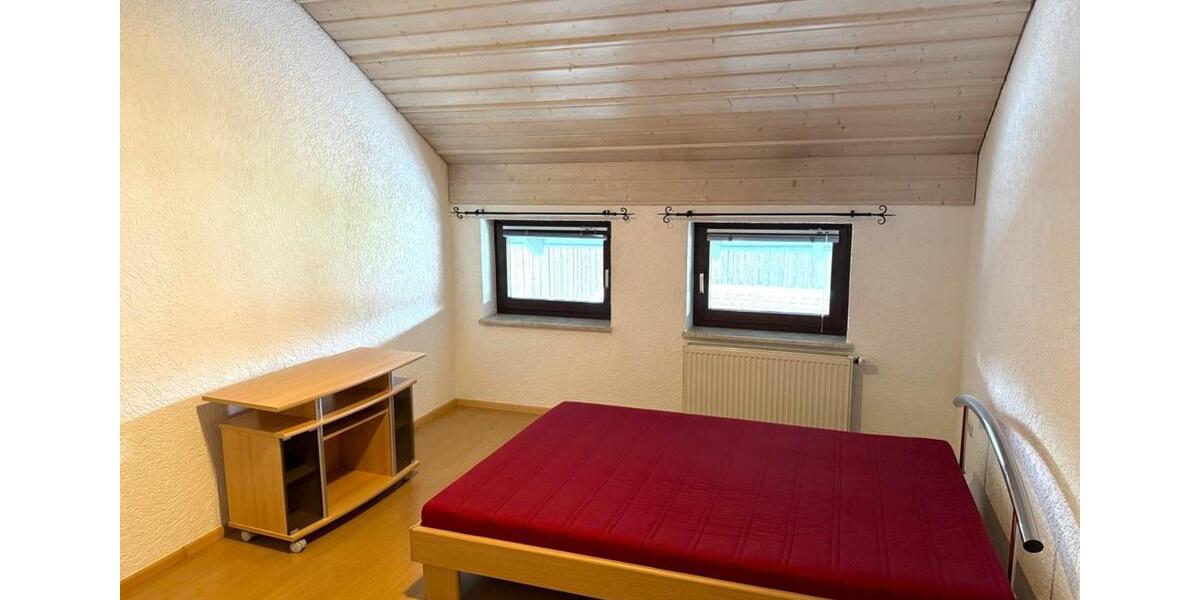 Dachgeschoßwohnung Deggendorf - 4 Zimmer, 92 m&sup2;, 672&euro; | Angebot:25171626