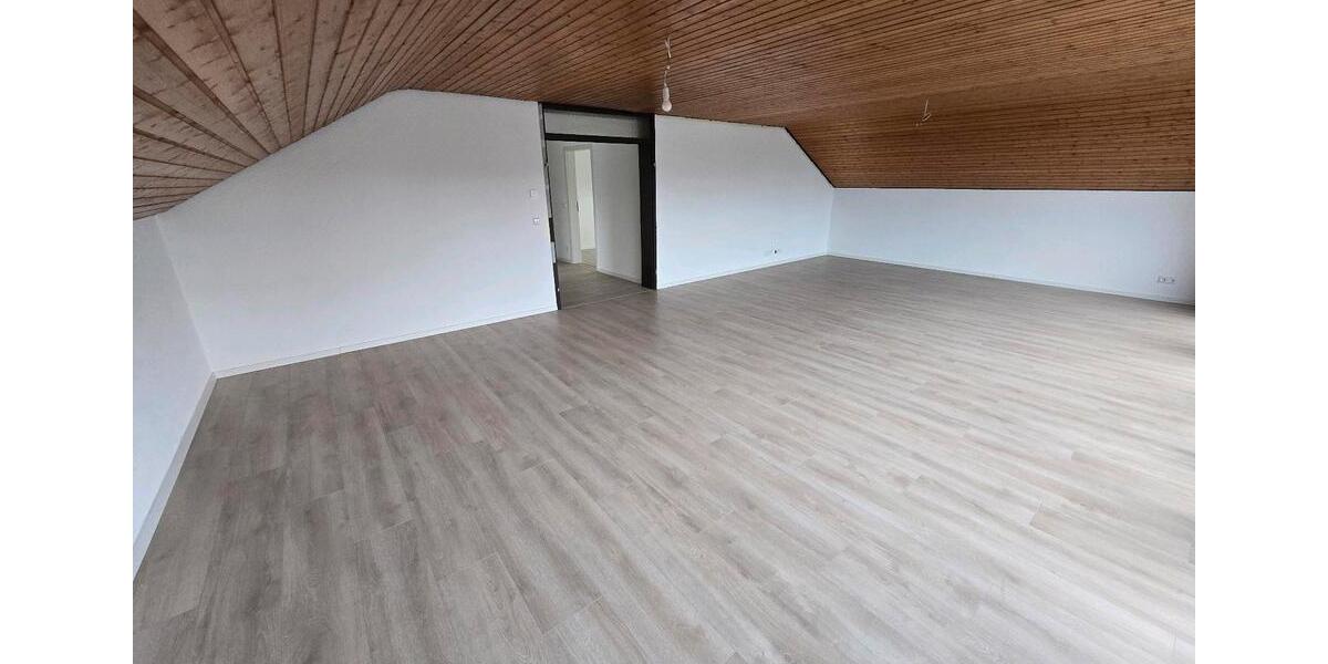 Dachgeschoßwohnung Essingen - 3 Zimmer, 115 m&sup2;, 1.190&euro; | Angebot:26475185