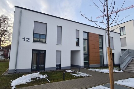 Exklusive 2,5 Zimmer-Neubauwohnung mit viel Platz, sonniger Terrasse, Einbauküche und TG-Stellplatz - Wohnung Villingen-Schwenningen Schwenningen | Angebot:25181350