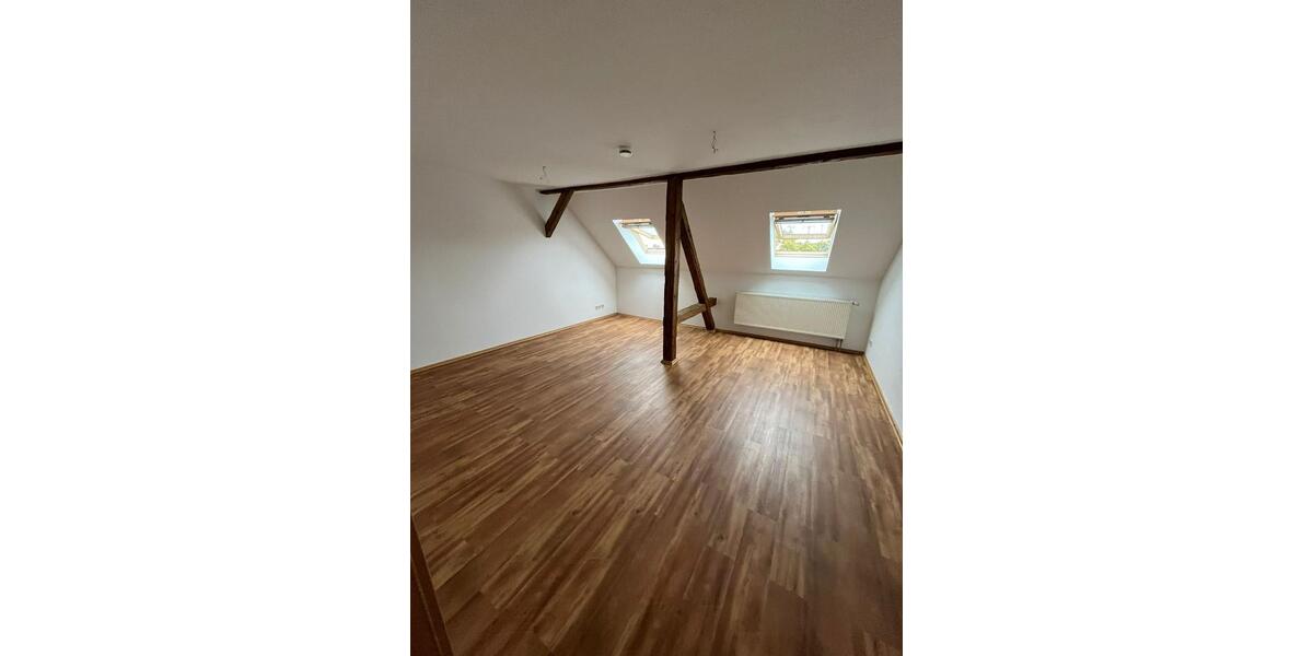 Dachgeschoßwohnung Glauchau - 3 Zimmer, 68 m&sup2;, 300&euro; | Angebot:21635930