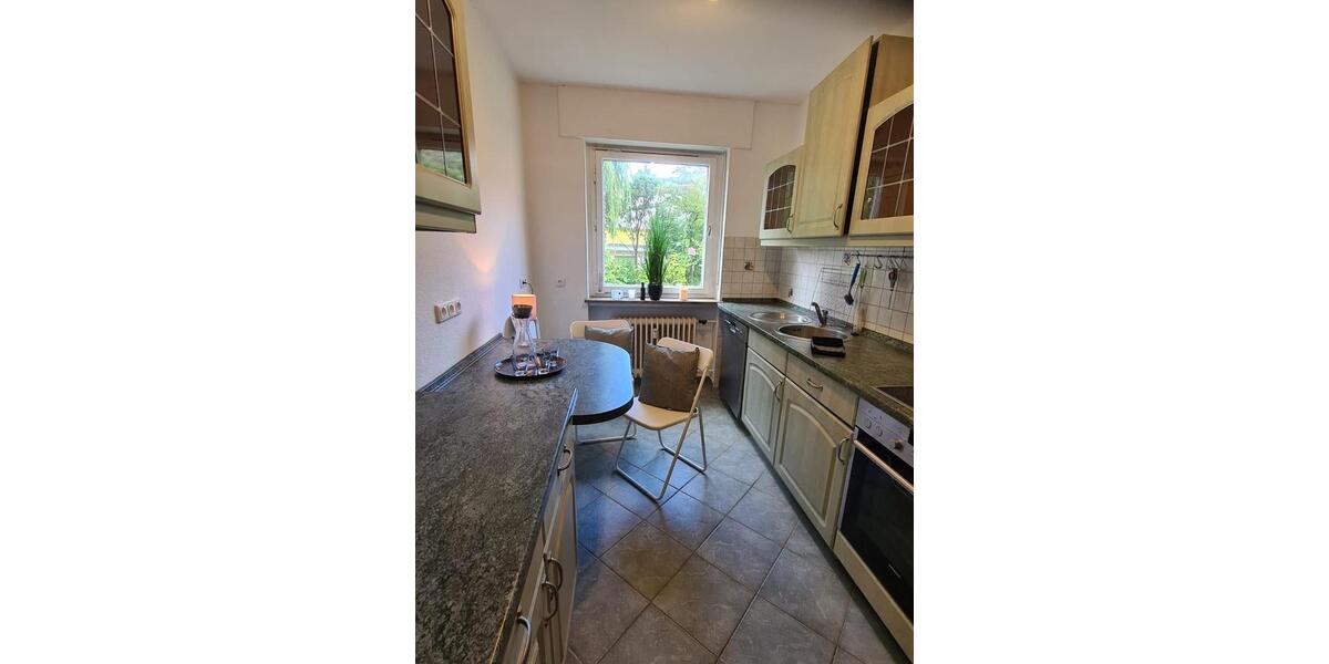 Vollmöbliertes WG-Zimmer (für w) einer 3er WG in zentraler Lage Hofs - 450€ Warmmiete (keine NK) 1 zimmer