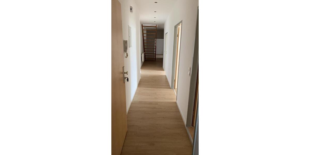 Dachgeschoßwohnung Trebbin - 4 Zimmer, 121 m&sup2;, 1.209&euro; | Angebot:24638088