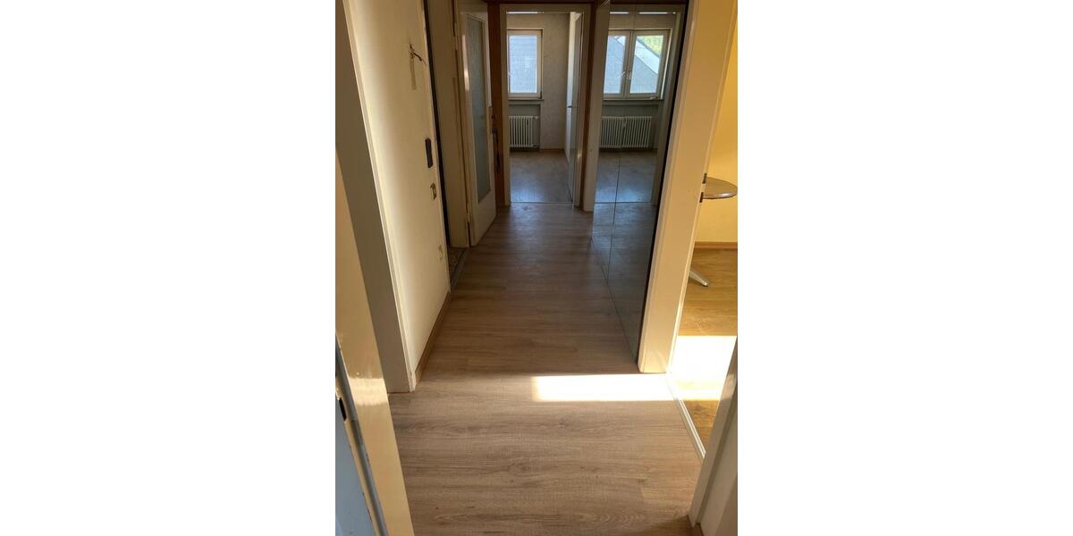 Dachgeschoßwohnung Leonberg - 4 Zimmer, 80 m&sup2;, 1.650&euro; | Angebot:26519368