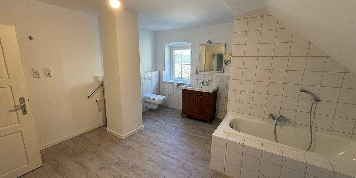 Etagenwohnung Volkach Rimbach - 6 Zimmer, 200 m&sup2;, 1.690&euro; | Angebot:25736617