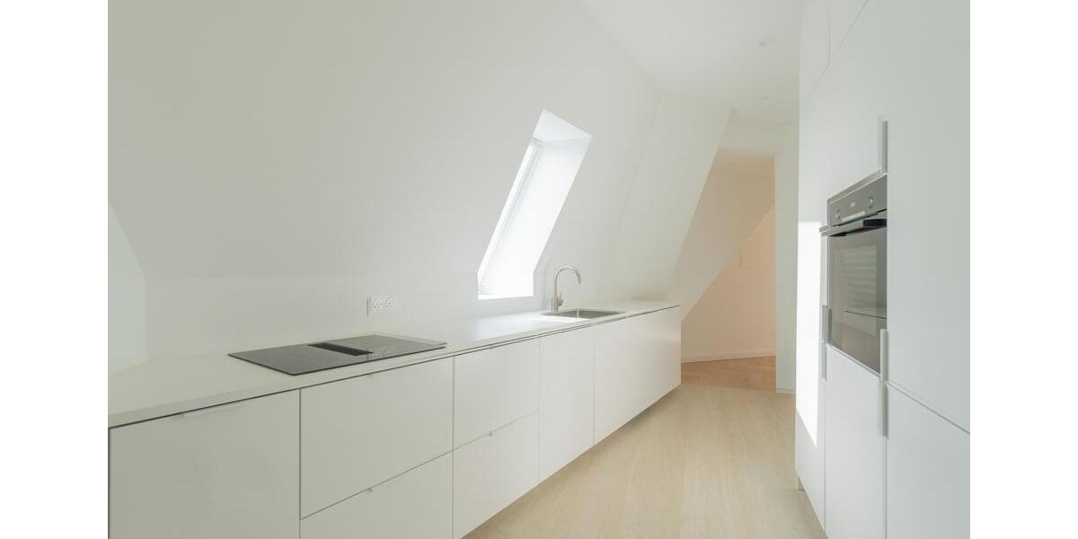 Dachgeschoßwohnung Berlin Charlottenburg-Wilmersdorf - 4 Zimmer, 150 m&sup2;, 3.750&euro; | Angebot:25993319