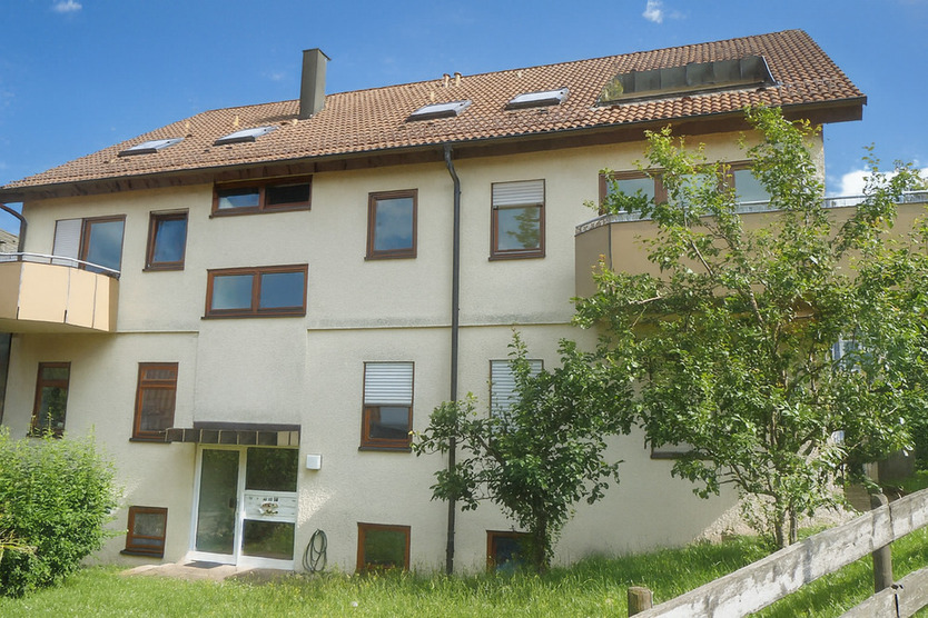 Sehr helle 1-Zimmerwohnung mit Küchenzeile und sonnigem Balkon