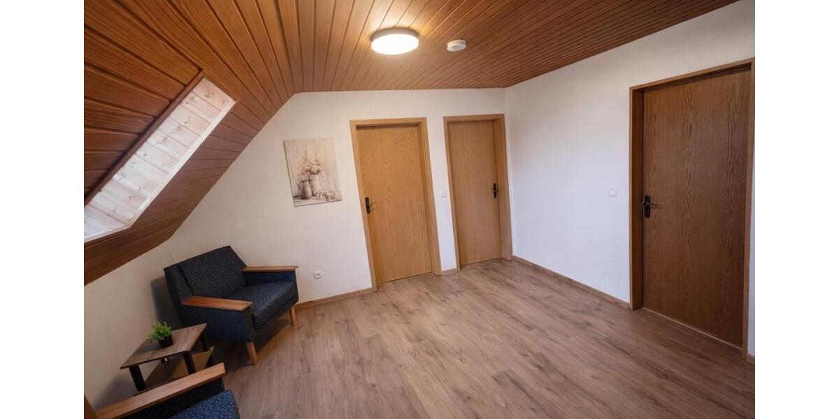 Dachgeschoßwohnung Neunburg vorm Wald - 4 Zimmer, 140 m&sup2;, 240&euro; | Angebot:25975839