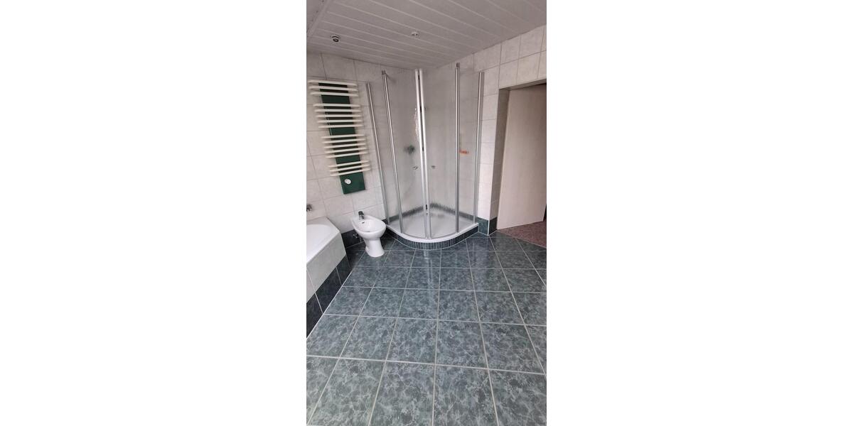 Dachgeschoßwohnung Roßleben-Wiehe Wiehe - 3 Zimmer, 125 m&sup2;, 400&euro; | Angebot:23283919