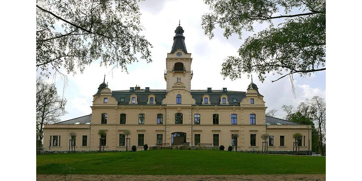 Luxuriöse möblierte 3 Zimmer Wohnung im Schloss mit Sauna 3 zimmer