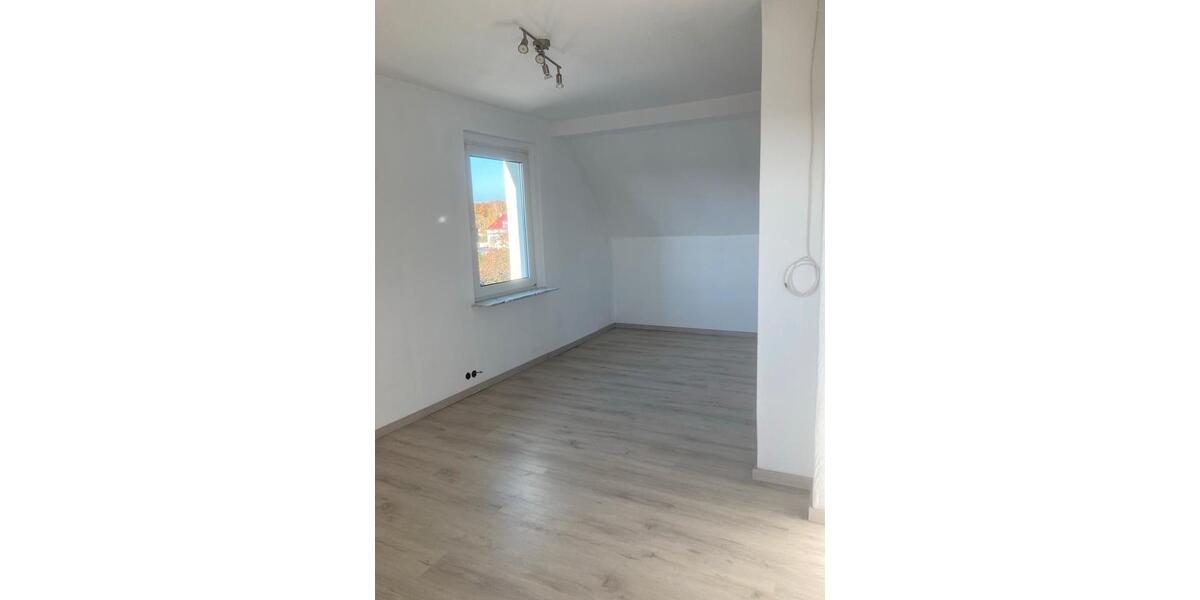 Dachgeschoßwohnung Dessau-Roßlau Dessau - 2.5 Zimmer, 80 m&sup2;, 680&euro; | Angebot:26671068