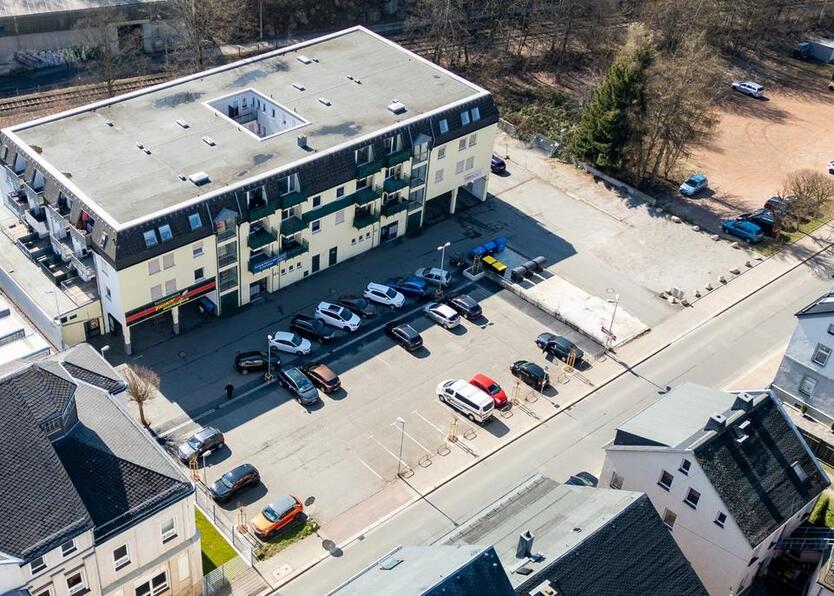 Helle 2-Zimmer-Wohnung mit modernem Schnitt, zusätzlichem Raum und zwei Balkonen