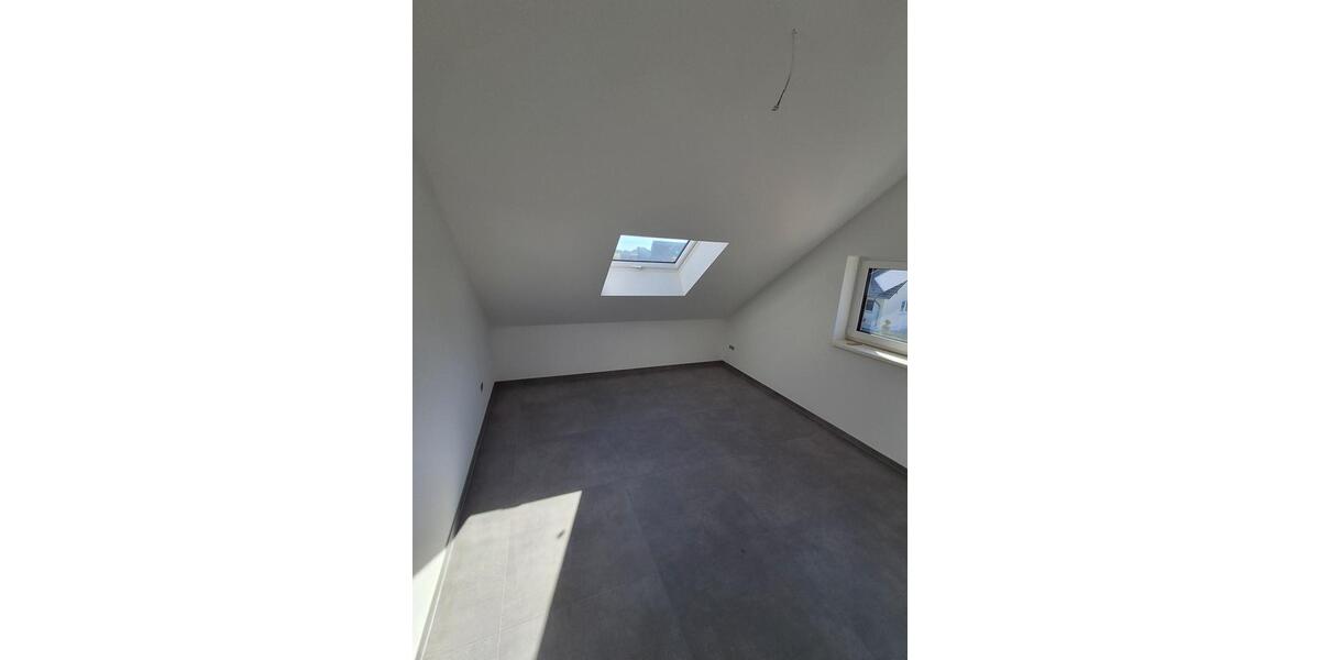 Dachgeschoßwohnung Kirchberg (Hunsrück) - 3 Zimmer, 96 m&sup2;, 1.075&euro; | Angebot:26689076