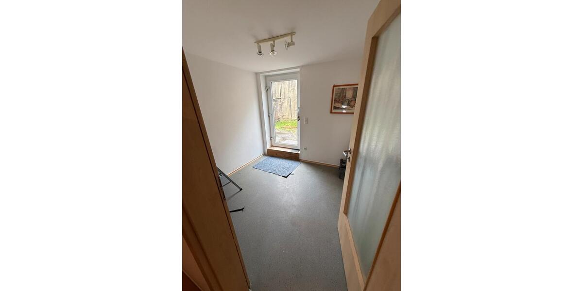 Einfamilienhaus Pfeffenhausen - 7 Zimmer, 244 m&sup2;, 2.000&euro; | Angebot:25300781