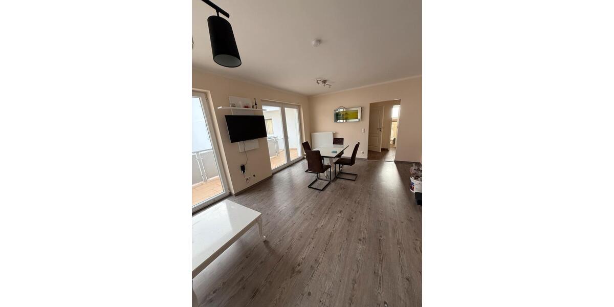 Dreizimmerwohnung mit Balkon All Inclusive keine weiteren Kosten) 3 zimmer