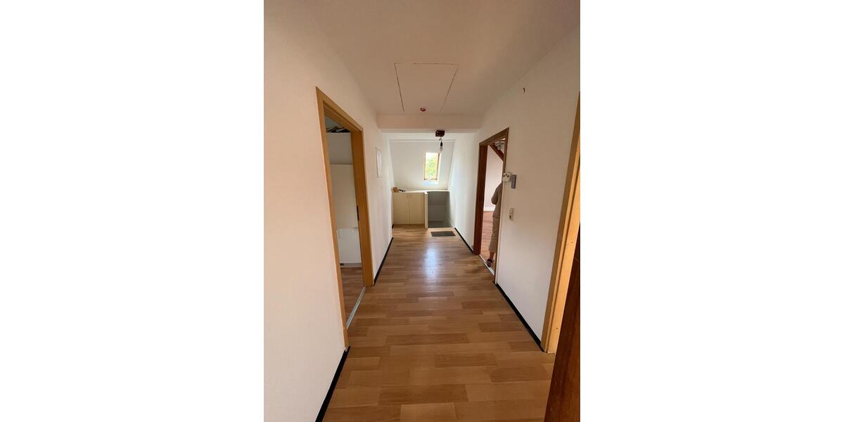 Dachgeschoßwohnung Schwalmstadt - 3 Zimmer, 70 m&sup2;, 590&euro; | Angebot:25869047
