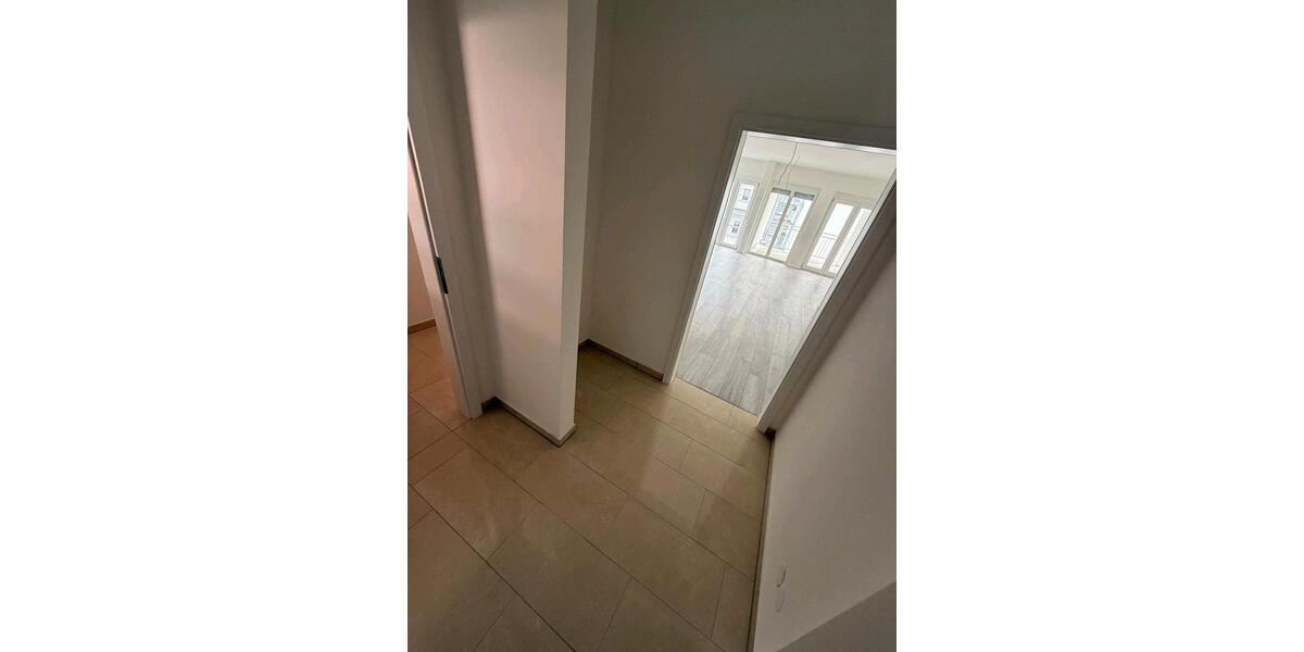 Etagenwohnung Pforzheim - 3 Zimmer, 95 m&sup2;, 1.350&euro; | Angebot:26594449