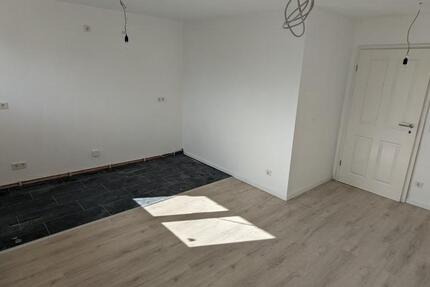Dachgeschosswohnung 2,5 Zimmer KücheEsszimmer, Bad 2 zimmer