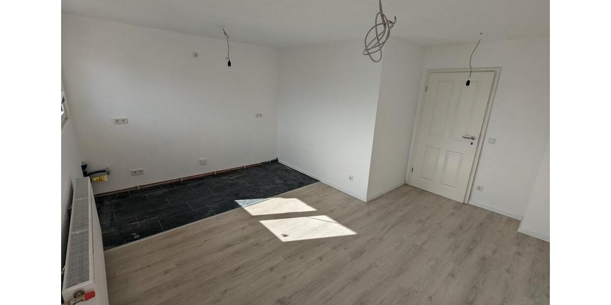 Dachgeschosswohnung 2,5 Zimmer KücheEsszimmer, Bad 2 zimmer