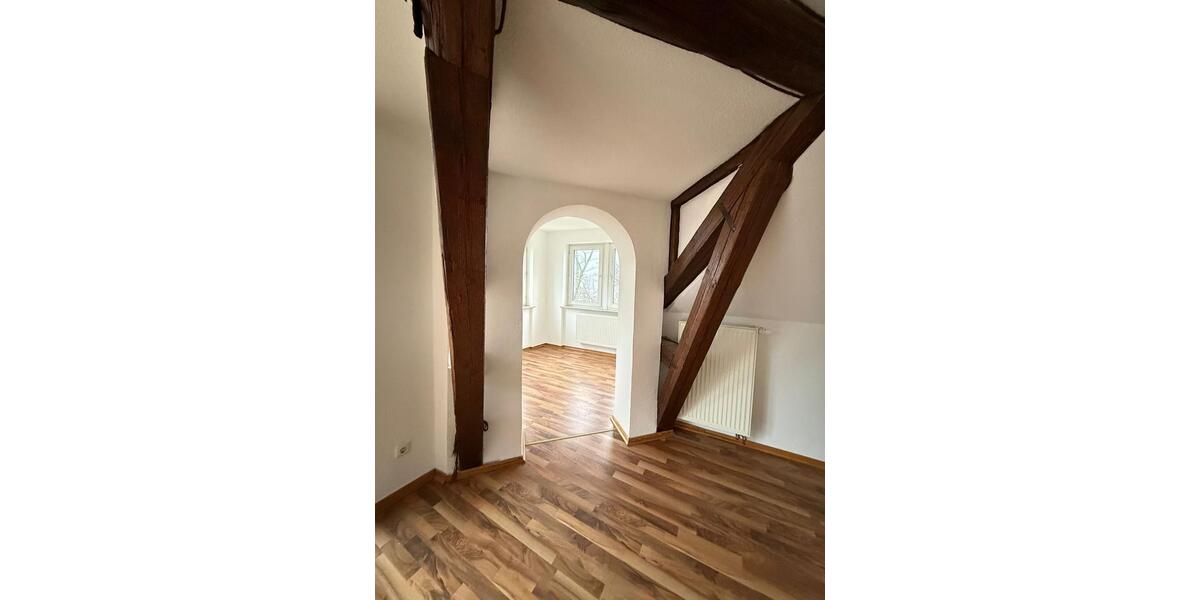 Dachgeschoßwohnung Wiesbaden Klarenthal - 3 Zimmer, 82 m&sup2;, 1.270&euro; | Angebot:25873637