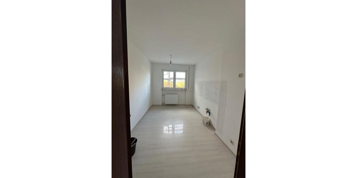 Erdgeschoßwohnung Uhingen - 4 Zimmer, 120 m&sup2;, 1.600&euro; | Angebot:25988250