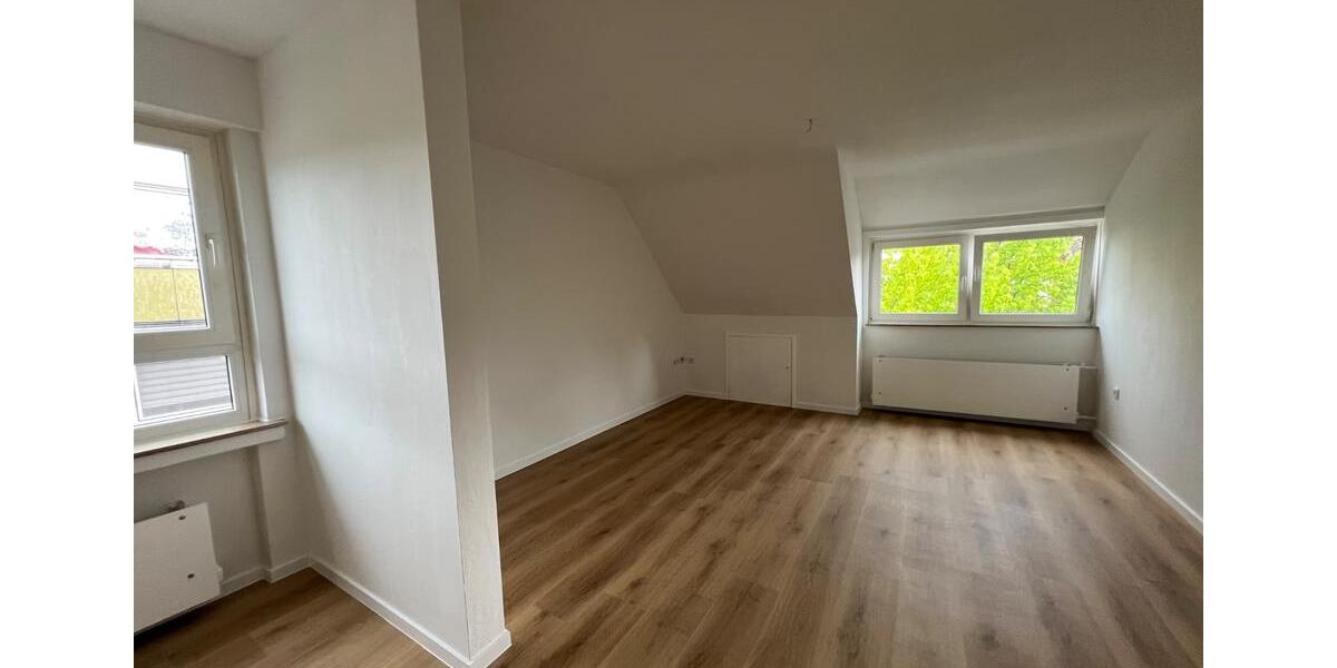 Dachgeschoßwohnung Detmold - 2 Zimmer, 40 m&sup2;, 350&euro; | Angebot:26249913