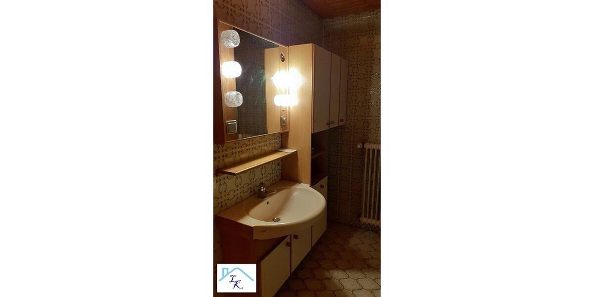 Großzügige und helle Wohnung in Röslau mit Balkon zu vermieten. 4 zimmer