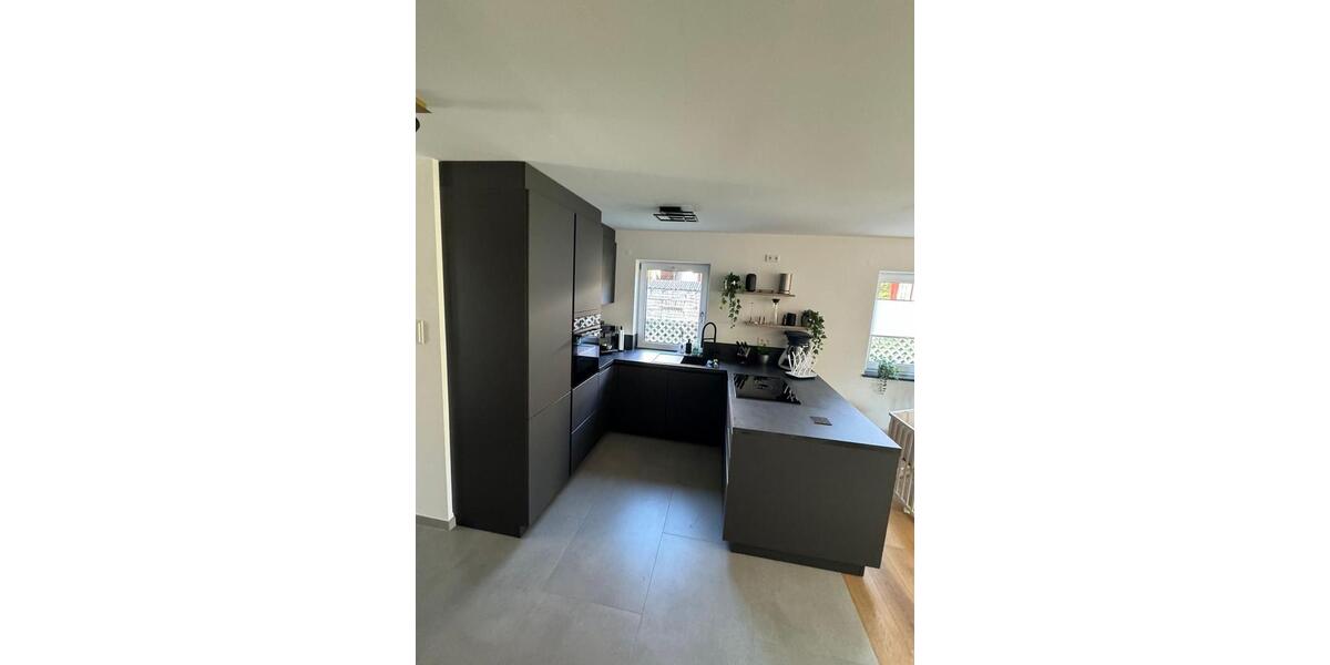 Reihenhaus Zeitlarn - 9 Zimmer, 150 m&sup2;, 2.250&euro; | Angebot:26703963