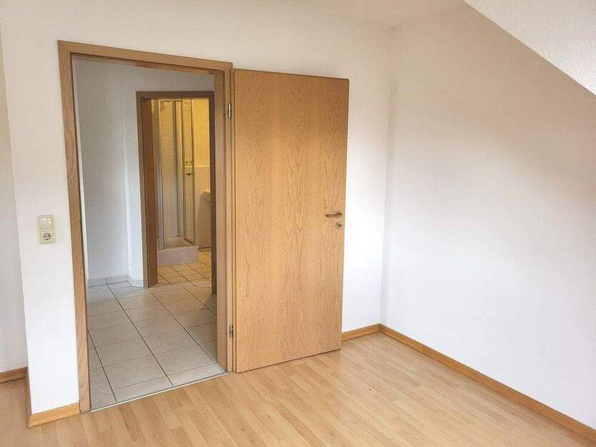 Charmante 2 Zimmer DG-Wohnung mit Balkon, EBK uvm. in Wendelstein OT.
