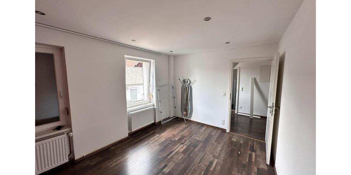 Etagenwohnung Helmstedt - 4 Zimmer, 120 m&sup2;, 1.000&euro; | Angebot:26029404