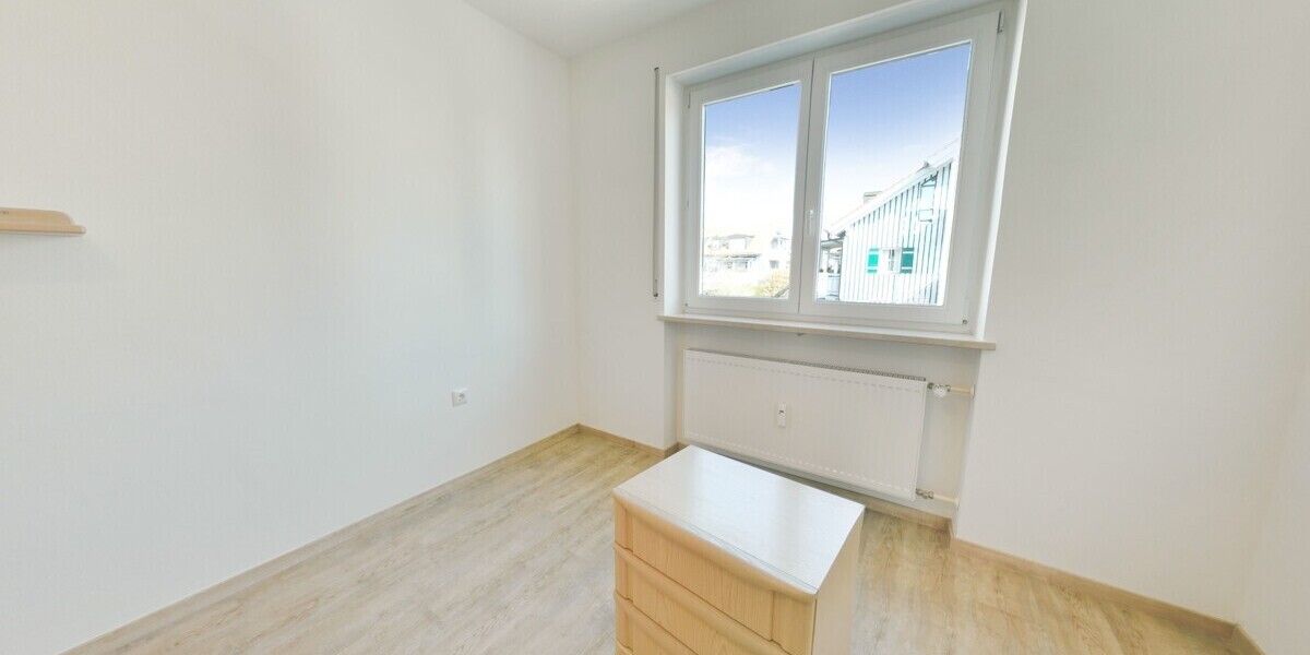 2-Zimmer-Mietwohnung in Freilassing, Ortsteil Hofham. 1. Obergeschoss mit Südbalkon. Frei ab sofort. - Etagenwohnung Freilassing Freilassing | Angebot:26723305