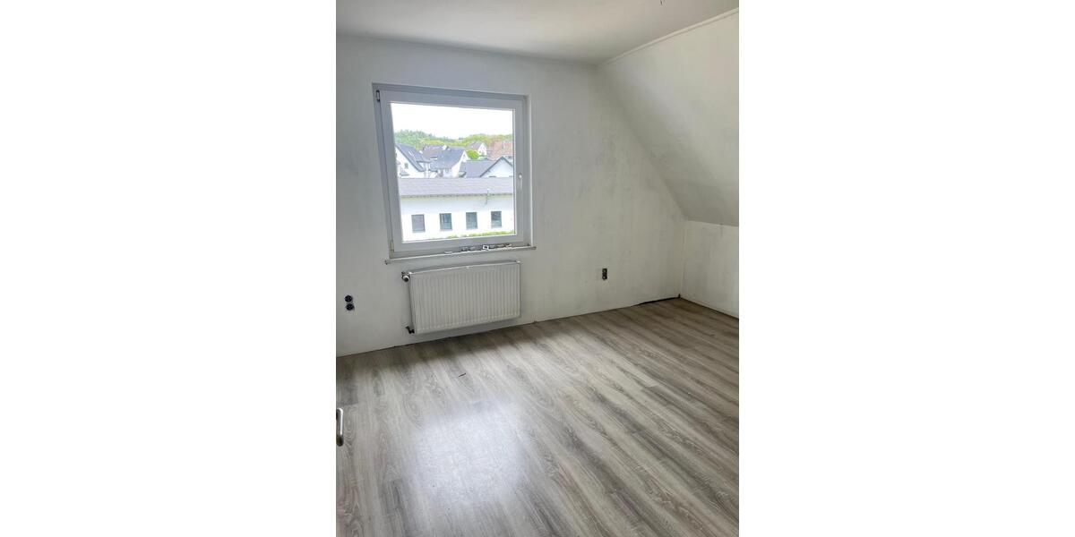 Dachgeschoßwohnung Lennestadt - 2 Zimmer, 40 m&sup2;, 350&euro; | Angebot:26582284