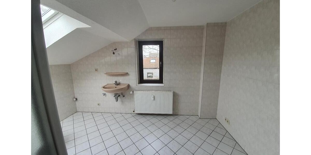 Dachgeschoßwohnung Duisburg Mittelmeiderich - 3 Zimmer, 95 m&sup2;, 700&euro; | Angebot:26699614