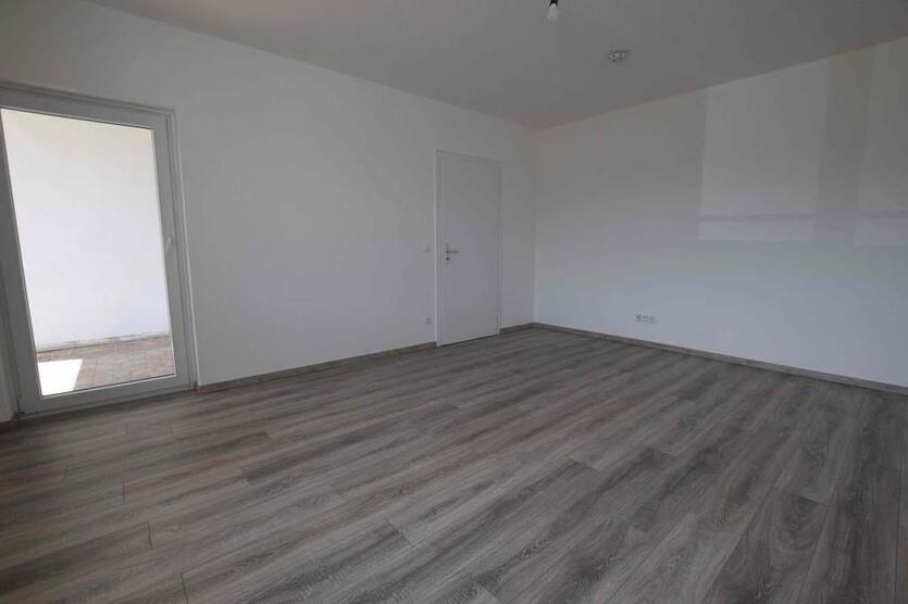 +++ Renovierte Erdgeschoßwohnung mit Balkon und Wanne +++